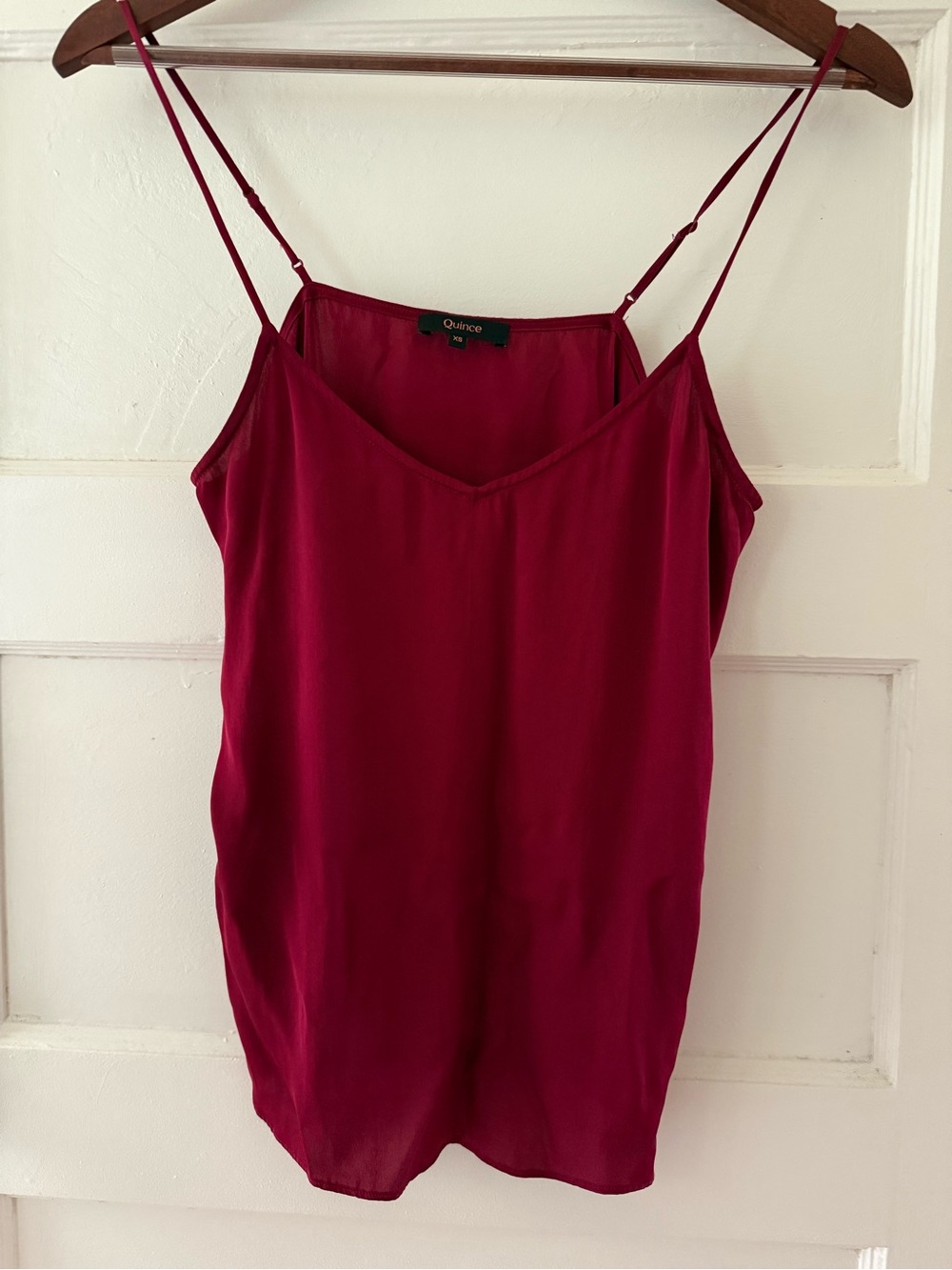 Quince Washable Stretch Silk V-Neck Cami - XS in Burgundy/Wine Color